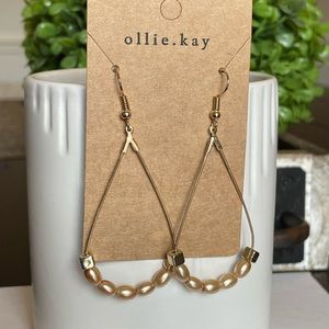 Gold teardrop earrings